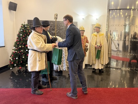 Ravenski koledniki zazveneli v Mestni hiši 6. 1. 2026 (7)